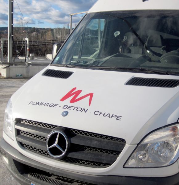 lettres decoupees vehicule utilitaire aubenas
